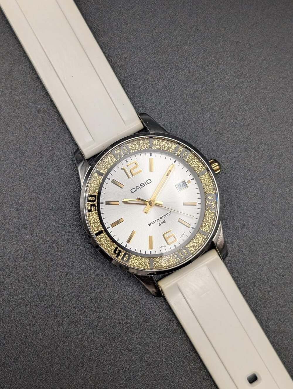 Vintage Casio Glitter Bezel White Rubber Ladies Watch, Gold Accents Date